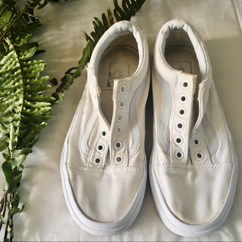 ☁️white old skool vans☁️